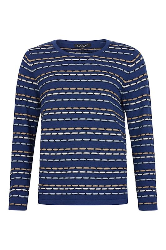 Stickad tröja i fint mönster